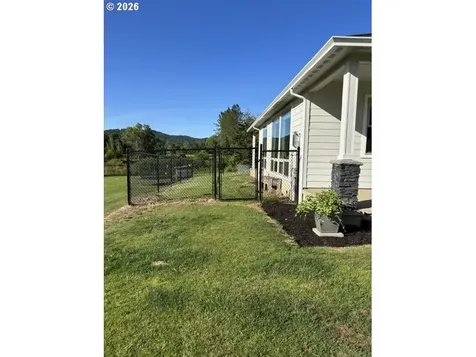 946 S Calapooia Street Sutherlin OR 97479