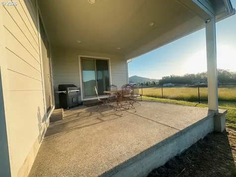 946 S Calapooia Street Sutherlin OR 97479