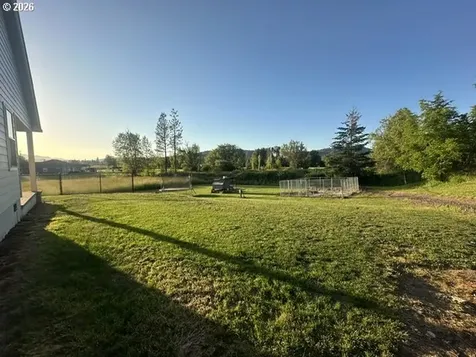 946 S Calapooia Street Sutherlin OR 97479