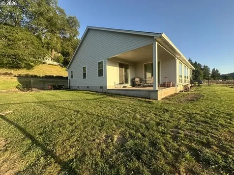 946 S Calapooia Street Sutherlin OR 97479