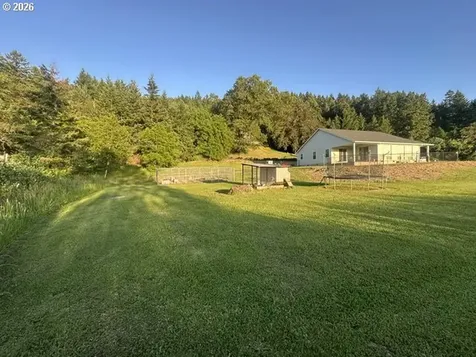 946 S Calapooia Street Sutherlin OR 97479