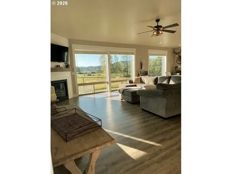 946 S Calapooia Street Sutherlin OR 97479
