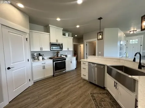 946 S Calapooia Street Sutherlin OR 97479