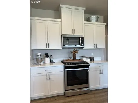 946 S Calapooia Street Sutherlin OR 97479