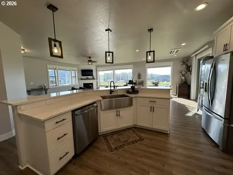 946 S Calapooia Street Sutherlin OR 97479