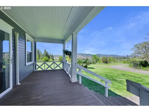 1878 Trails End Lane Sutherlin OR 97479