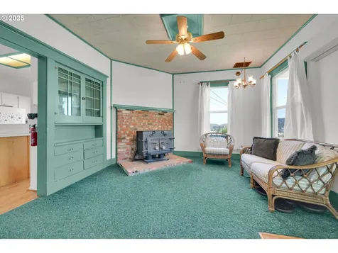 1878 Trails End Lane Sutherlin OR 97479