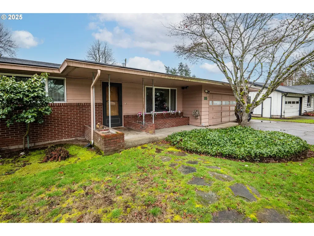 25 Strome Court Eugene OR 97404
