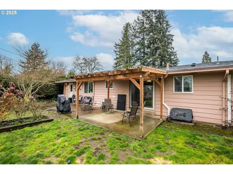 25 Strome Court Eugene OR 97404