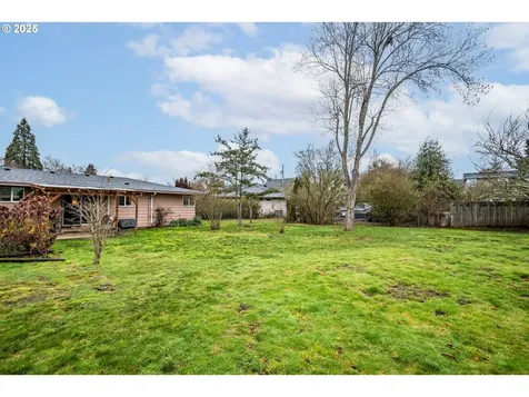 25 Strome Court Eugene OR 97404