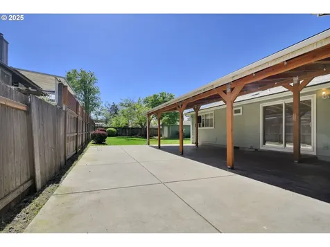 5781 E Street Springfield OR 97478