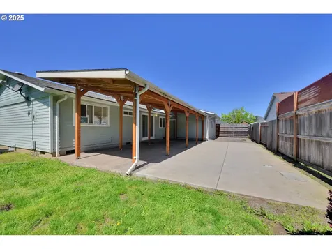 5781 E Street Springfield OR 97478