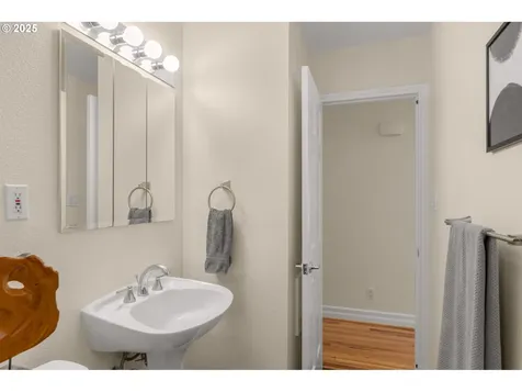 1325 SW Upland Drive Portland OR 97221
