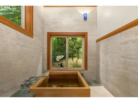 1325 SW Upland Drive Portland OR 97221