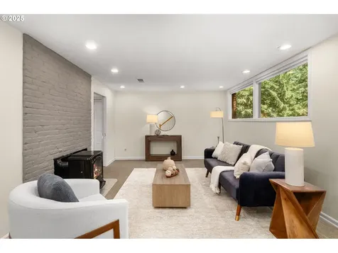 1325 SW Upland Drive Portland OR 97221