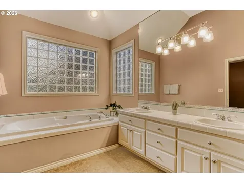17944 NW Gilbert Lane Portland OR 97229