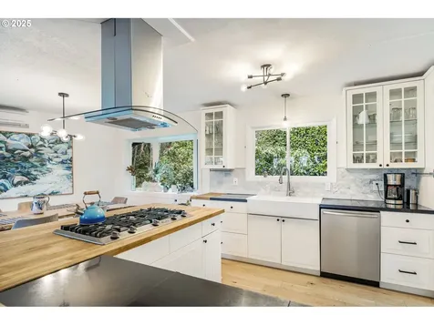 4323 SW Twombly Avenue Portland OR 97239