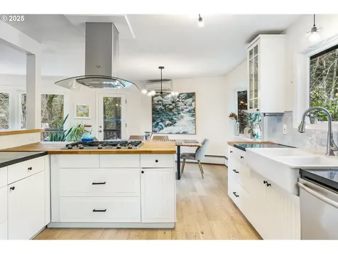 4323 SW Twombly Avenue Portland OR 97239
