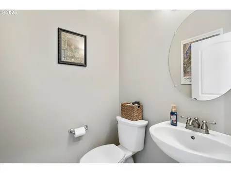 12704 NE 11th Place Vancouver WA 98685