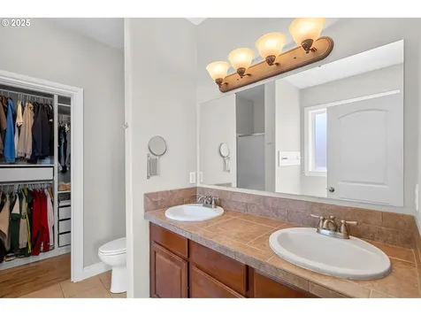12704 NE 11th Place Vancouver WA 98685