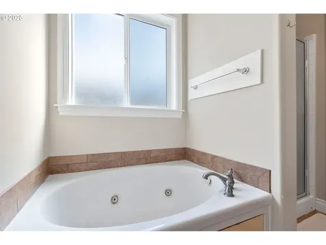 12704 NE 11th Place Vancouver WA 98685