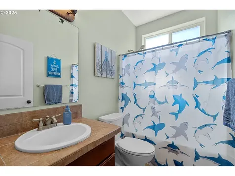 12704 NE 11th Place Vancouver WA 98685