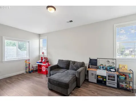 12704 NE 11th Place Vancouver WA 98685