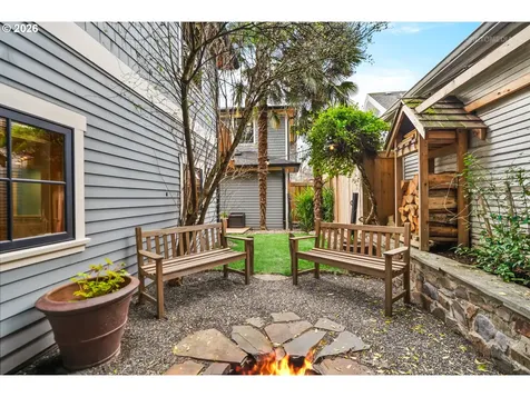 4005 NE Hassalo Street Portland OR 97232