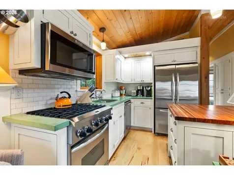4005 NE Hassalo Street Portland OR 97232