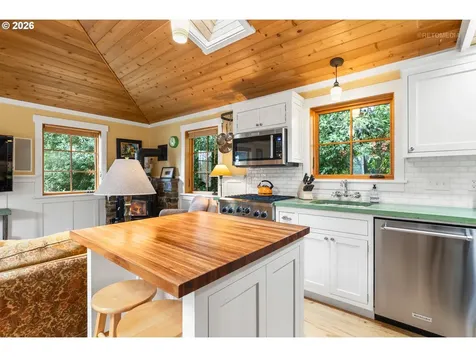 4005 NE Hassalo Street Portland OR 97232