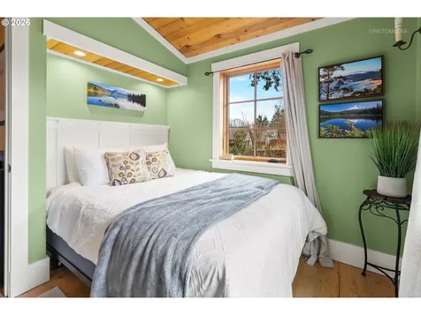 4005 NE Hassalo Street Portland OR 97232