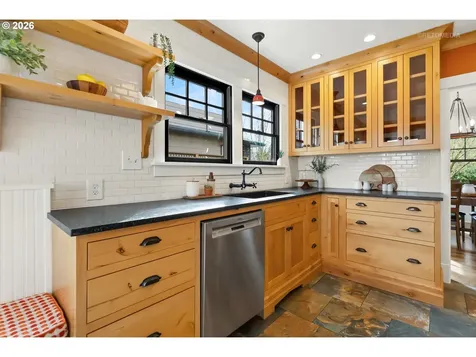 4005 NE Hassalo Street Portland OR 97232