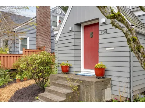 6925 SE Morrison Avenue Portland OR 97215