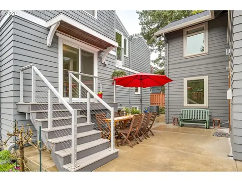 6925 SE Morrison Avenue Portland OR 97215