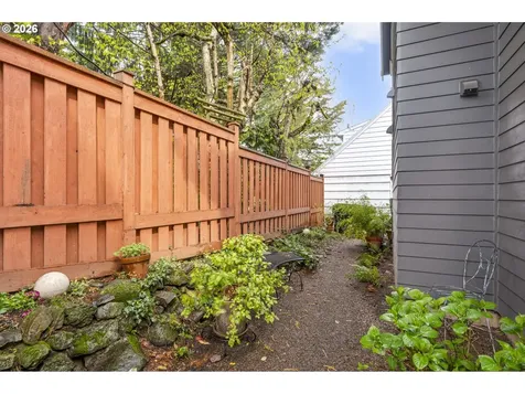 6925 SE Morrison Avenue Portland OR 97215