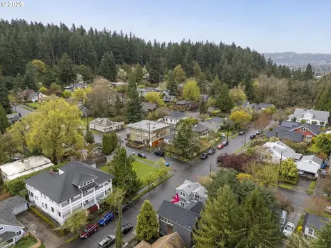 6925 SE Morrison Avenue Portland OR 97215