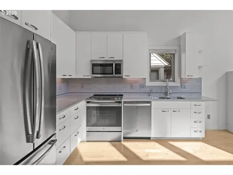 6925 SE Morrison Avenue Portland OR 97215