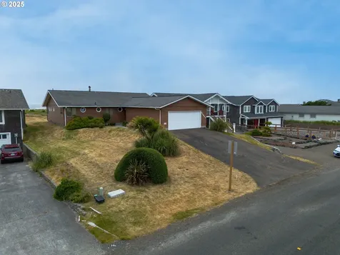 32601 G Street Ocean Park WA 98640