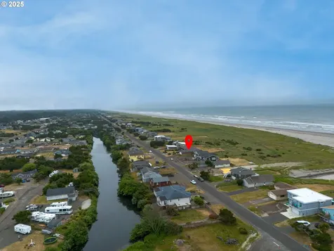 32601 G Street Ocean Park WA 98640