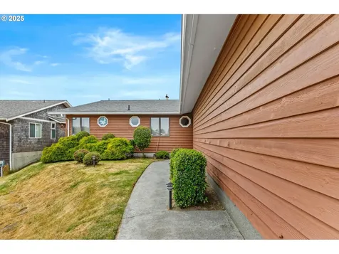 32601 G Street Ocean Park WA 98640