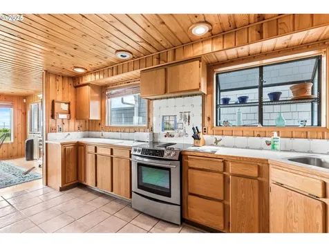 32601 G Street Ocean Park WA 98640