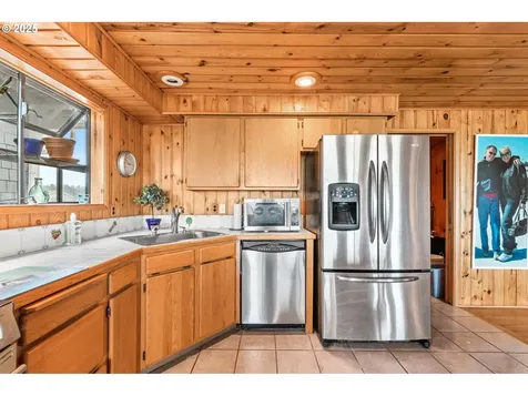 32601 G Street Ocean Park WA 98640