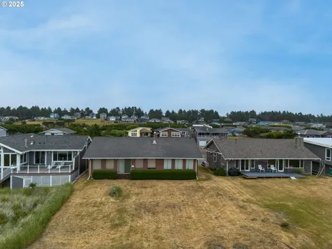 32601 G Street Ocean Park WA 98640