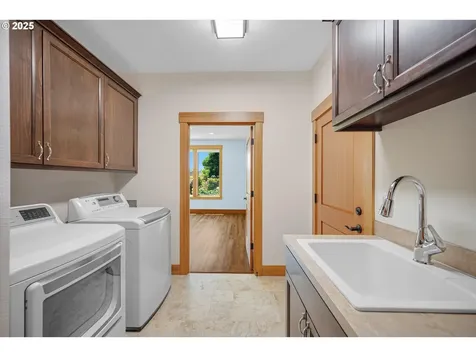 2832 NE Cole Avenue Mcminnville OR 97128