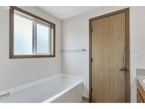 3715 NE 98th Street Vancouver WA 98665