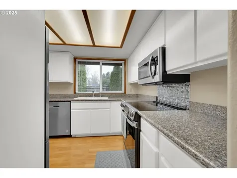 1496 Luella Street Eugene OR 97401