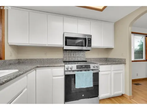 1496 Luella Street Eugene OR 97401