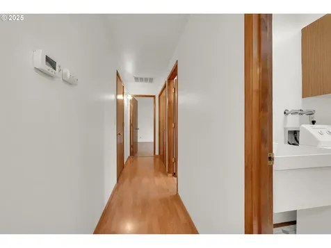 1496 Luella Street Eugene OR 97401