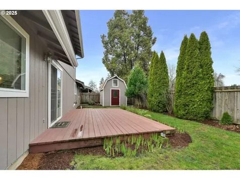 1496 Luella Street Eugene OR 97401