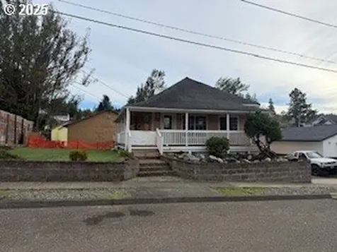 728 N Elliott Street Coquille OR 97423